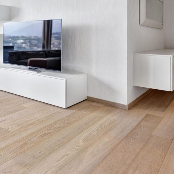 Alternative view of Landhausdiele Eiche geräuchert 24/Chêne fumé 24/Rovere fumé 24 Gebürstet Klebeparkett naturgeölt gefast